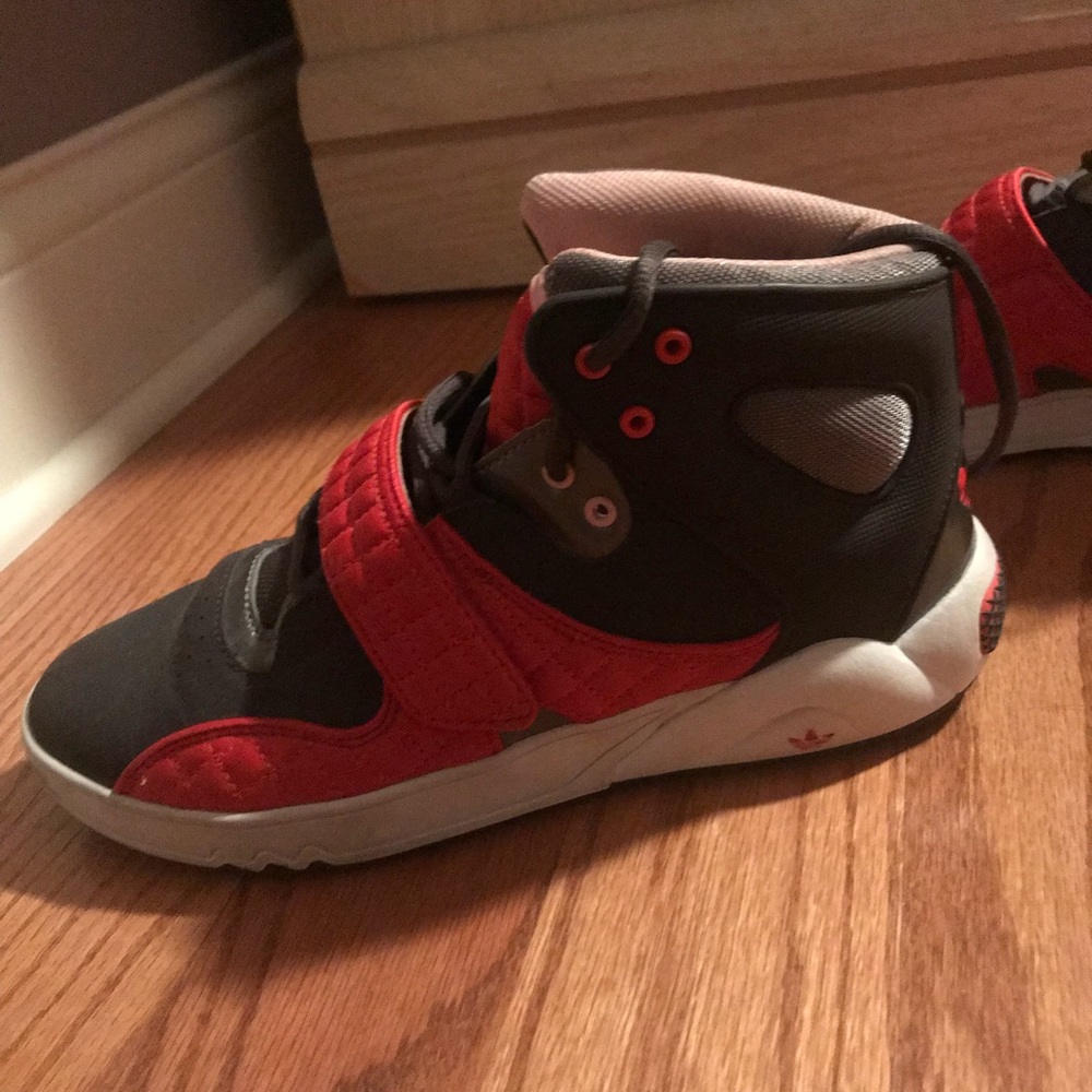 Adidas Roundhouse - Picture 2 of 4